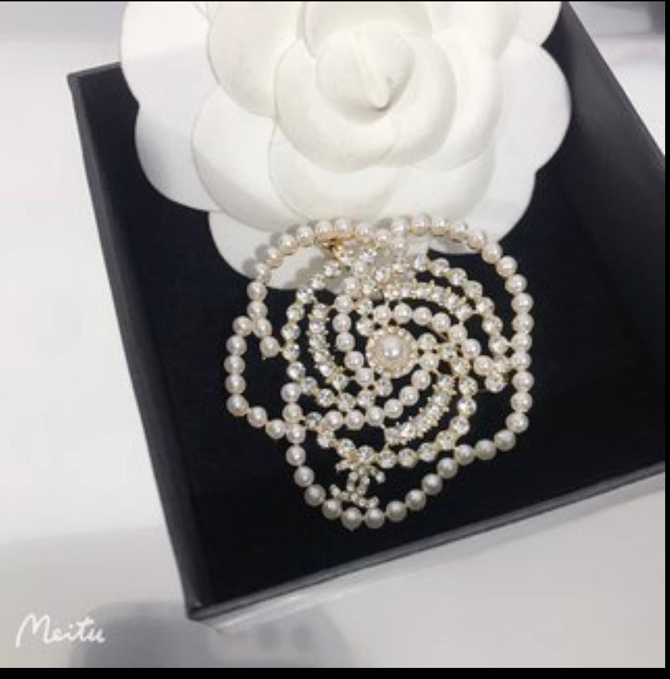 Rose pearl brooch