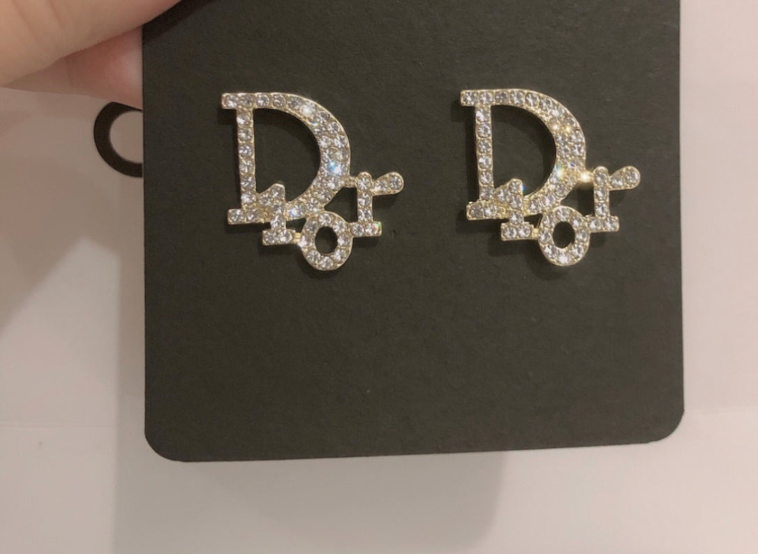 Shiny D earring